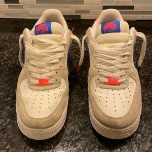 Men’s white blue and pink Nike air size 10